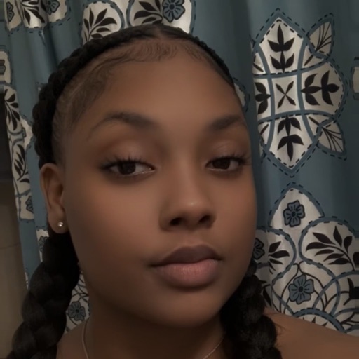 Hoodbabyy, an AI character on folk